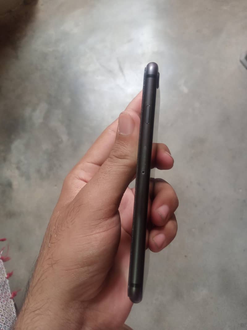 iPhone 8 4