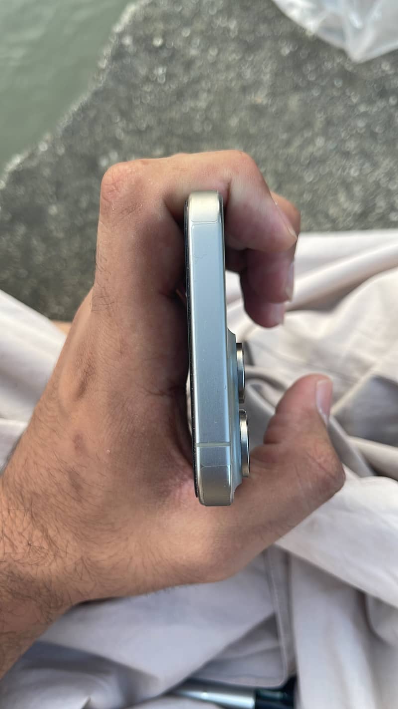 Apple iPhone 15 Pro Max 2