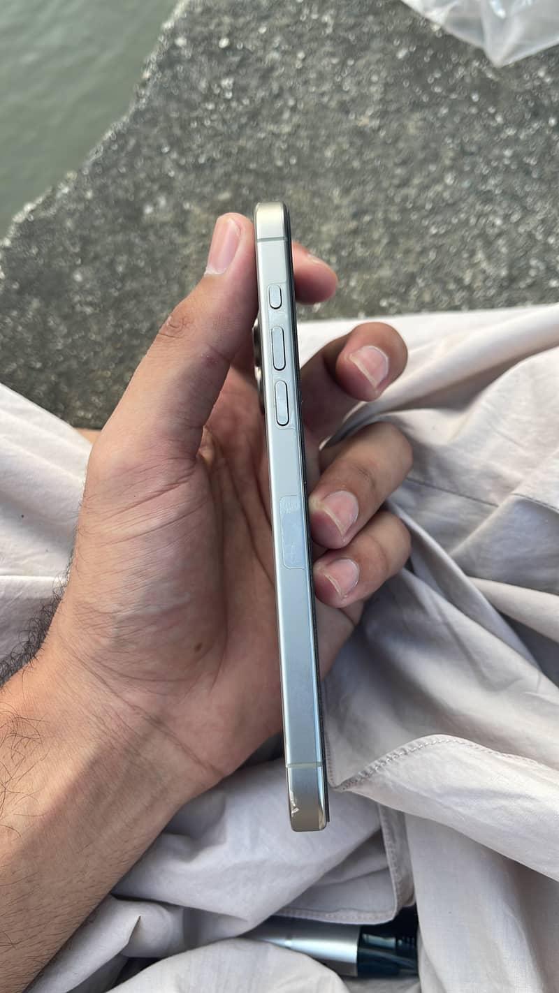 Apple iPhone 15 Pro Max 3
