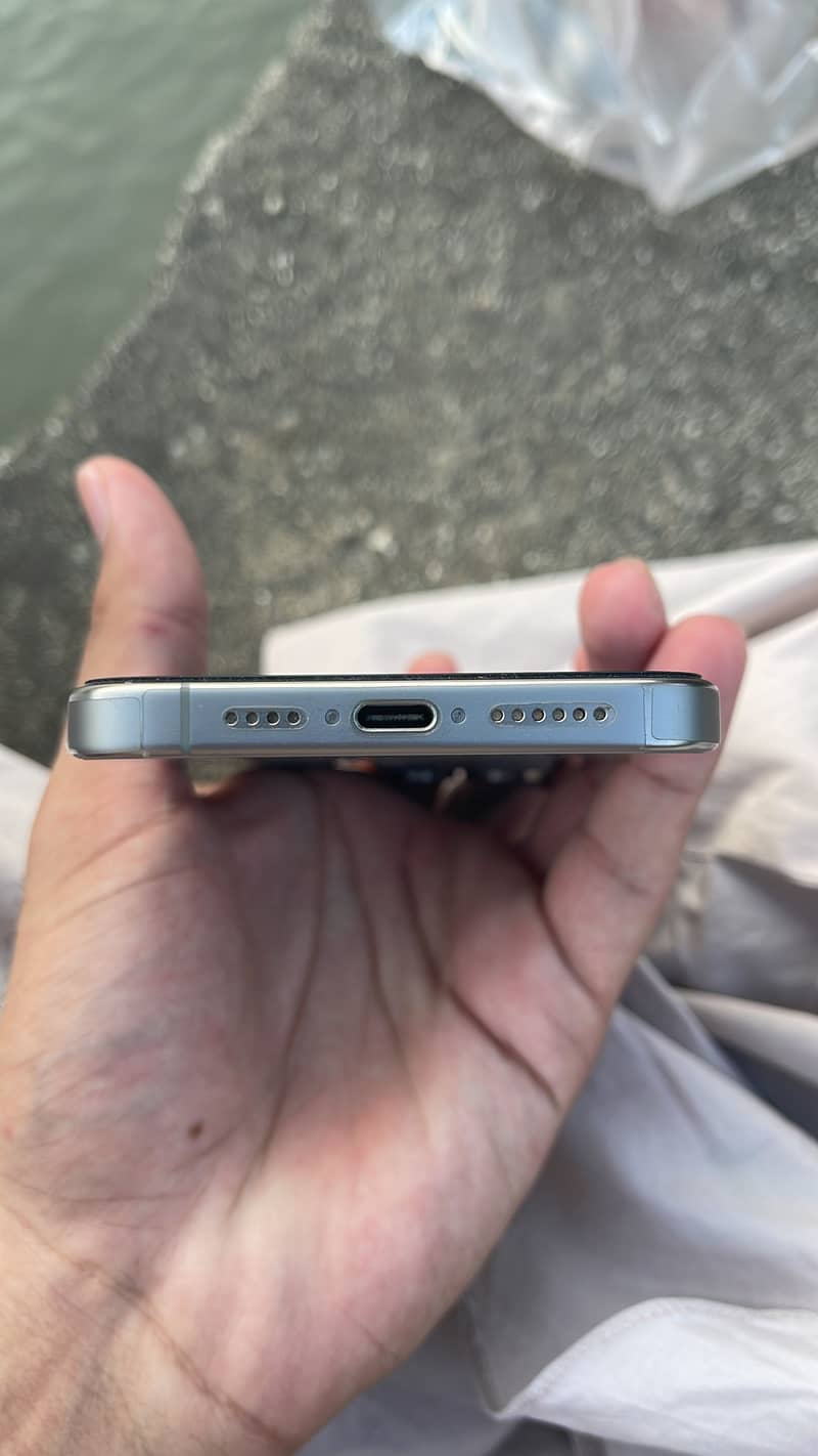 Apple iPhone 15 Pro Max 4