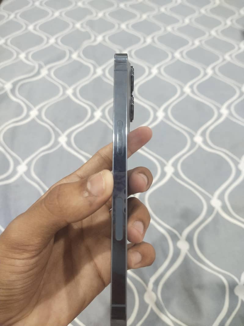 Apple iPhone 13 Pro 1