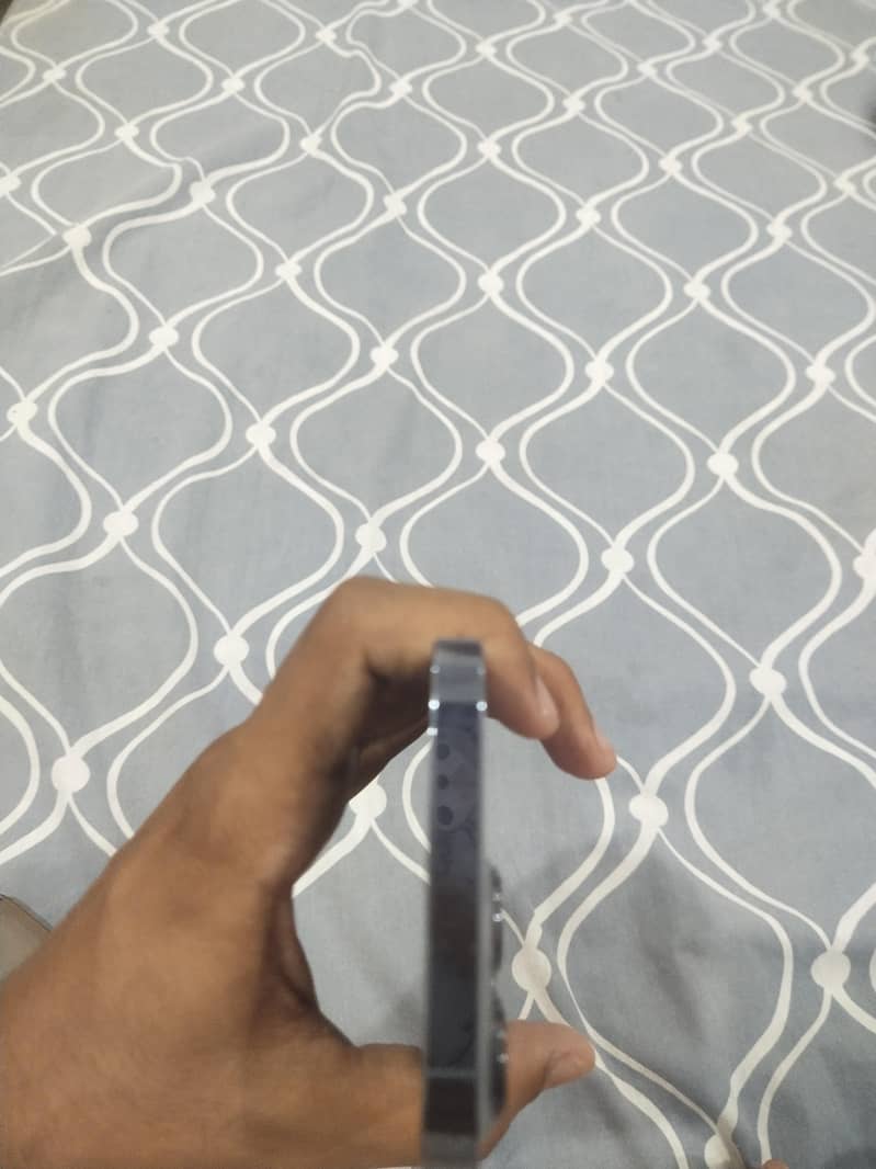 Apple iPhone 13 Pro 2