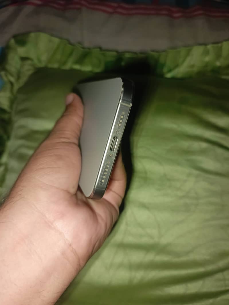 Apple iPhone 15 Pro Max 5