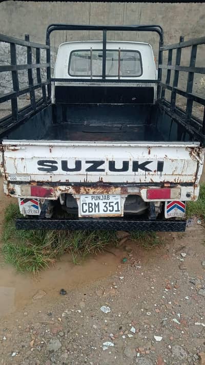 Suzuki Ravi 2010