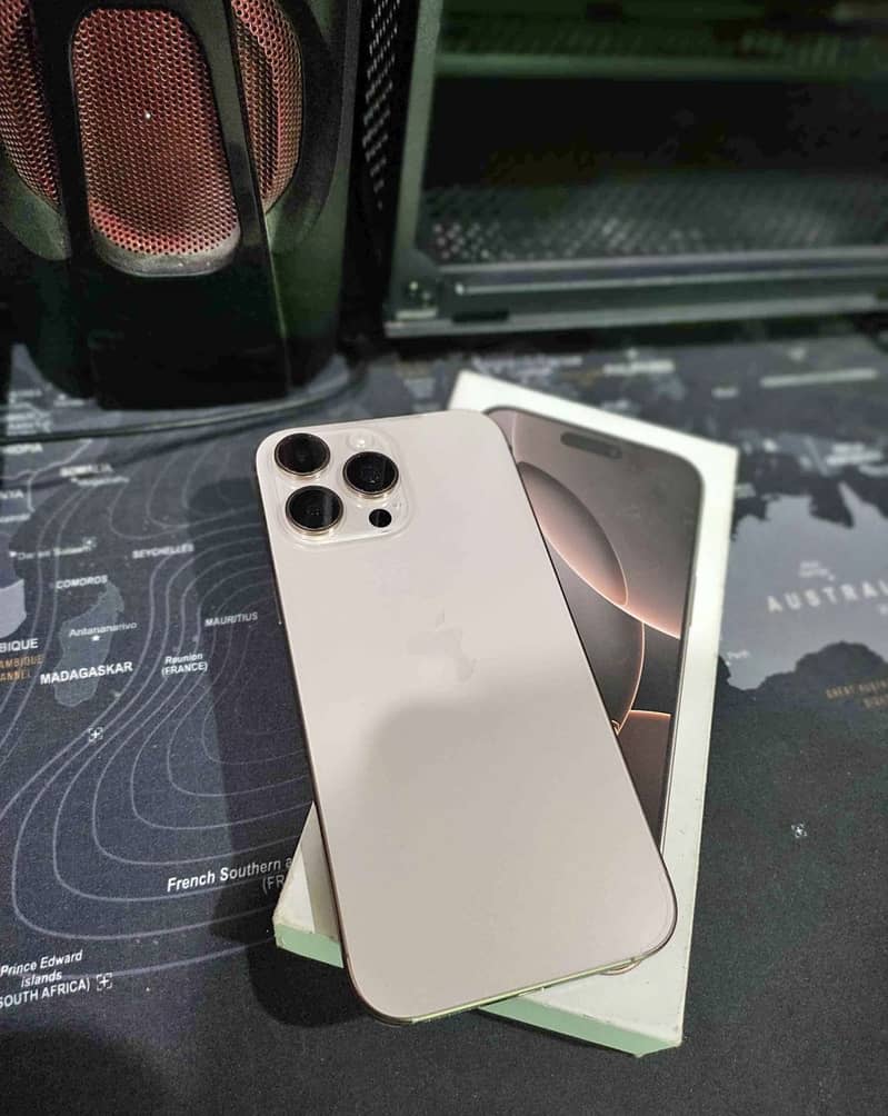Apple iPhone 16 Pro Max 0