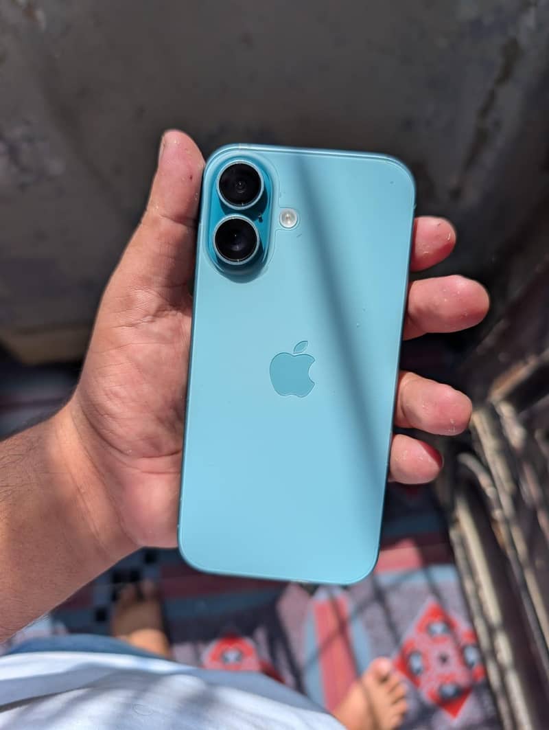 Apple iPhone 16 0