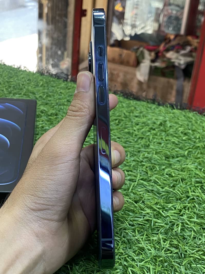 Apple iPhone 12 Pro Max 3