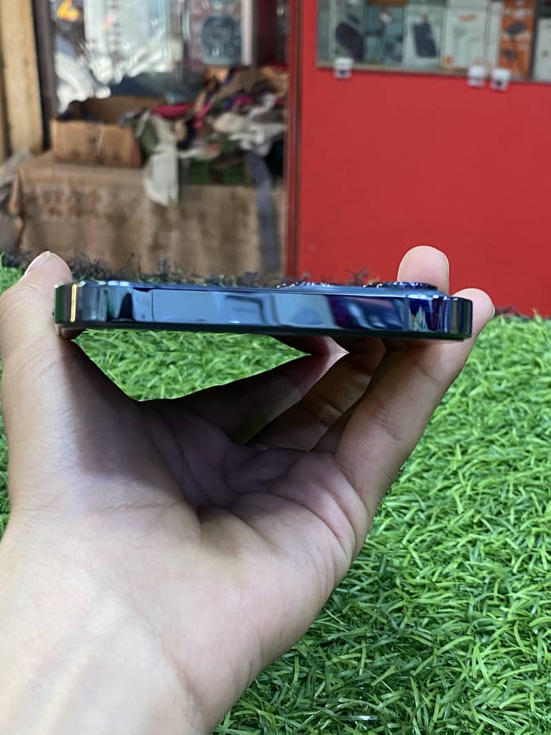Apple iPhone 12 Pro Max 4
