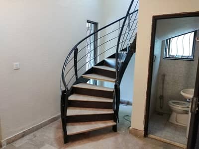 Prime Location 10 Marla Upper Portion In Punjab Coop Housing Society For sale At Good Location