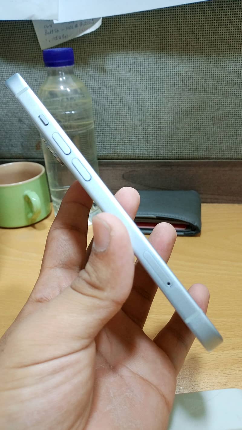 Apple iPhone 15 4