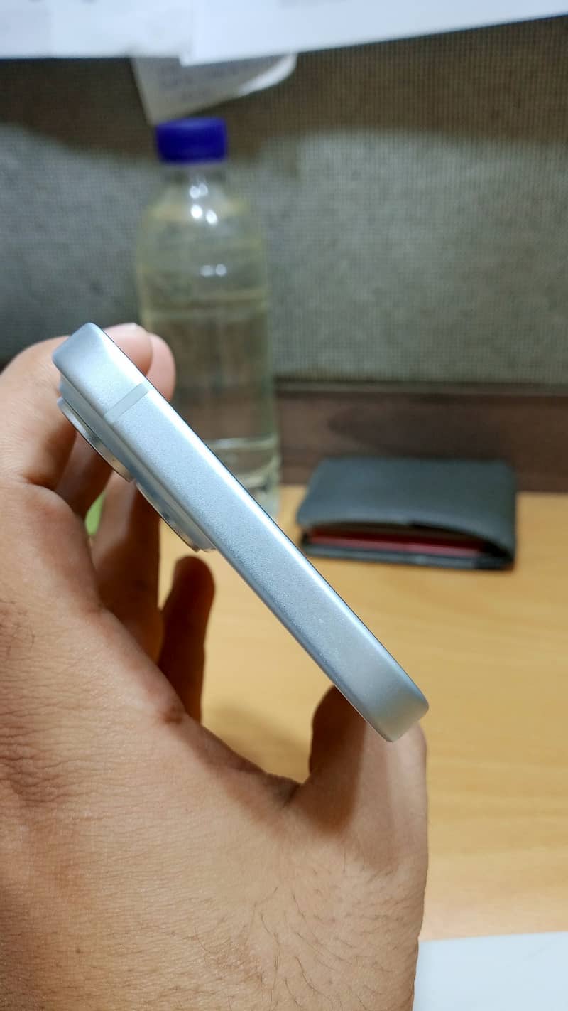 Apple iPhone 15 7
