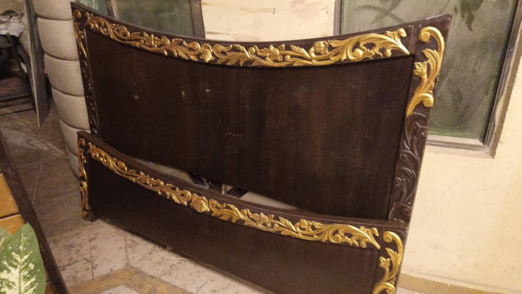 slightly used bed  set with dressing table 1