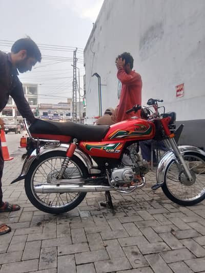 United 2021 model good condition red color genuine body