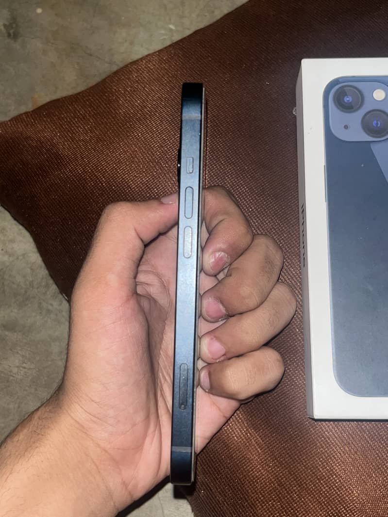 Apple iPhone 13 4