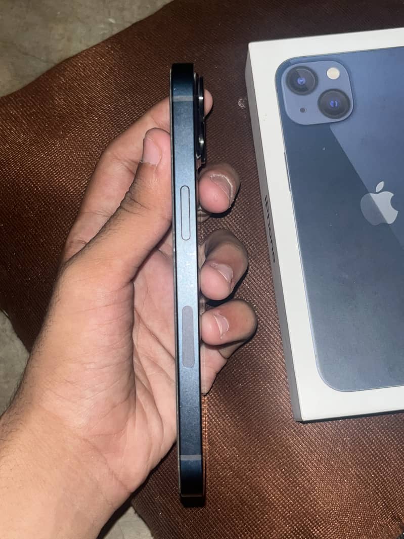 Apple iPhone 13 5