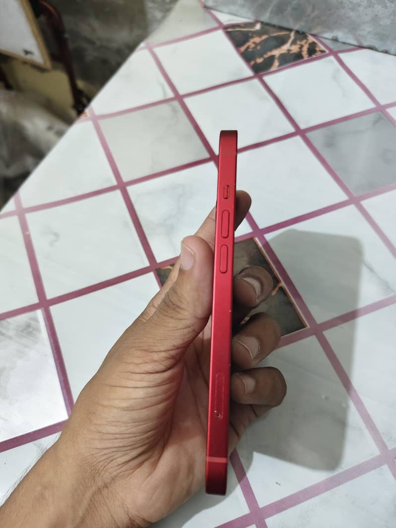 Apple iPhone 13 2