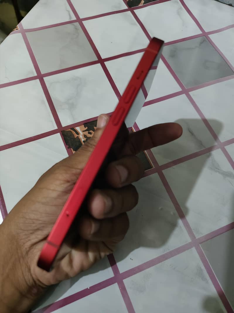Apple iPhone 13 5