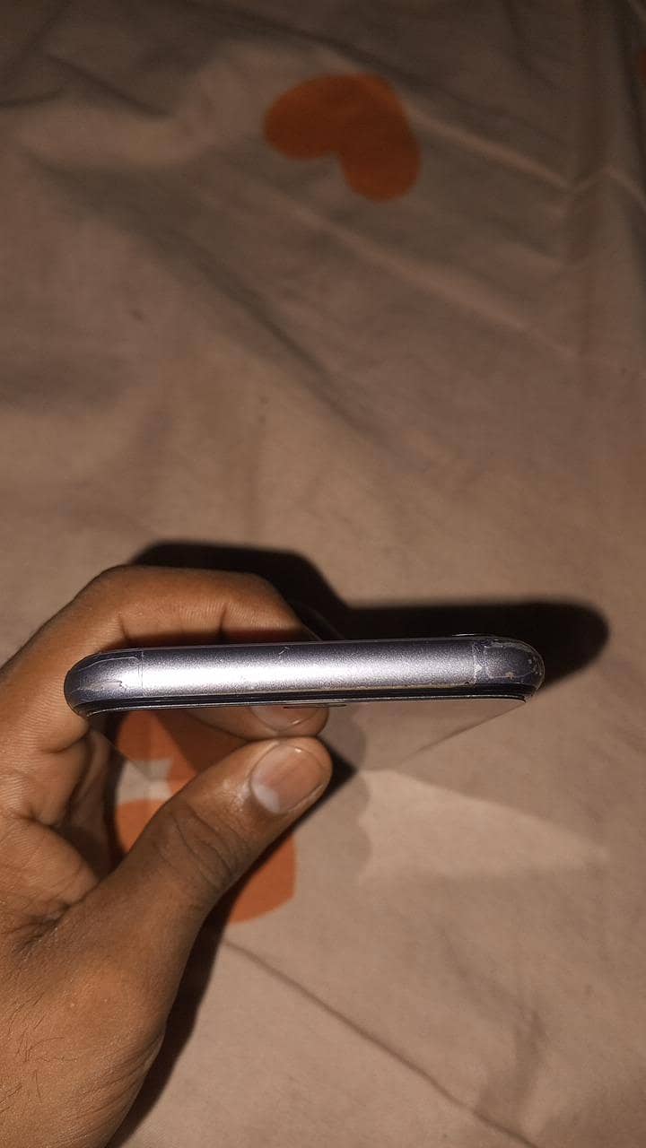 Apple iPhone 11 3