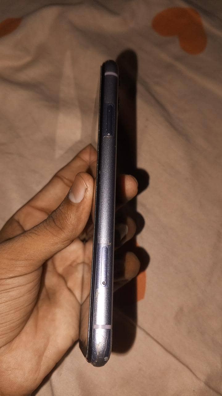 Apple iPhone 11 4