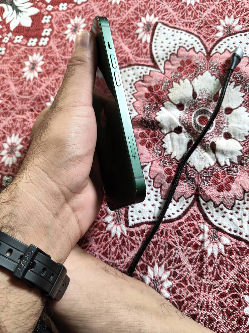 Apple iPhone 13 1