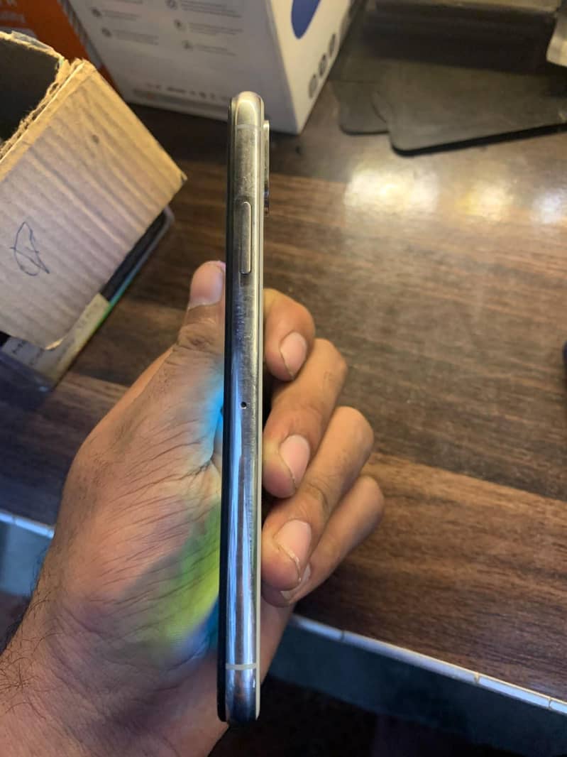 Apple iPhone X 3