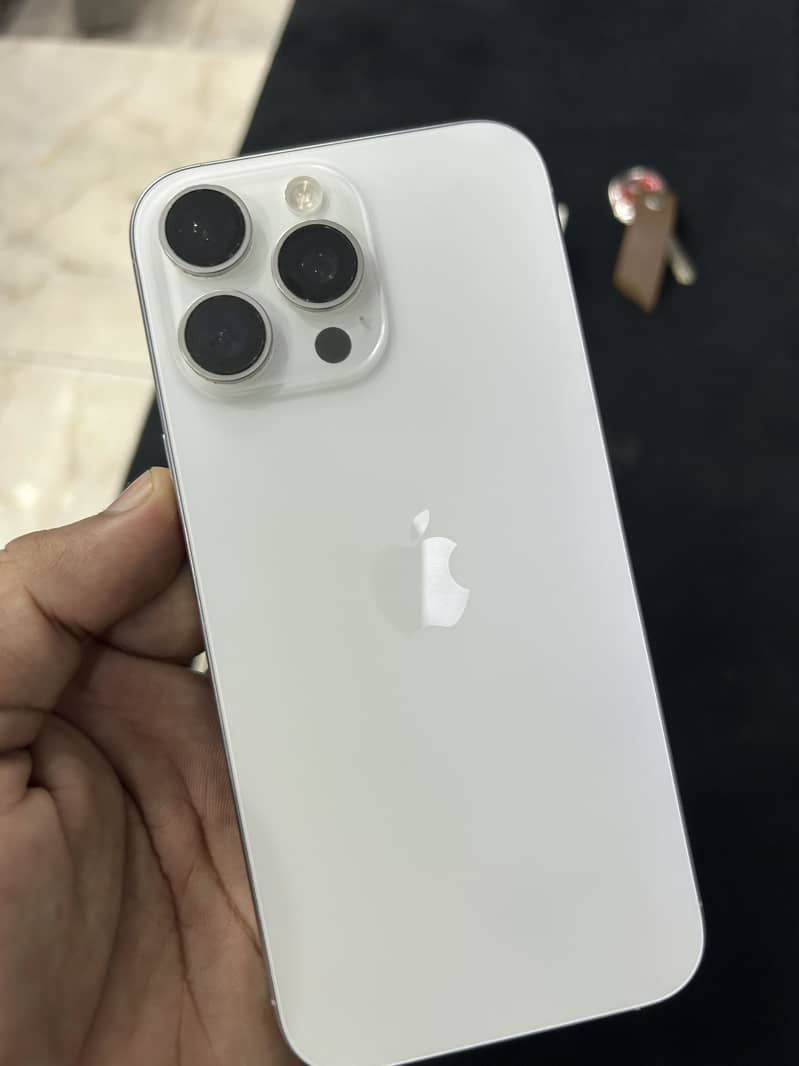 Apple iPhone 16 Pro Max 0