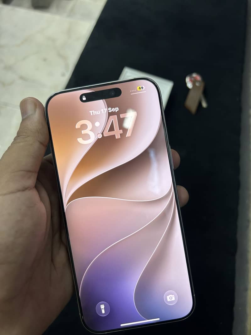 Apple iPhone 16 Pro Max 2