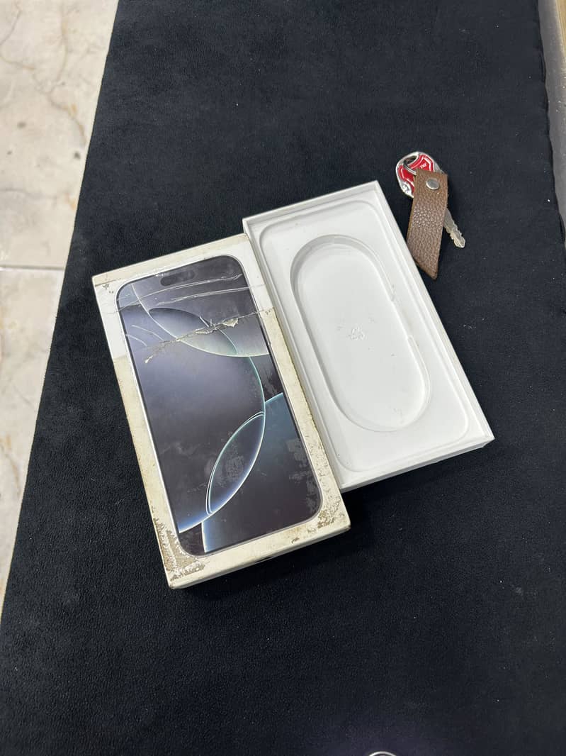 Apple iPhone 16 Pro Max 3