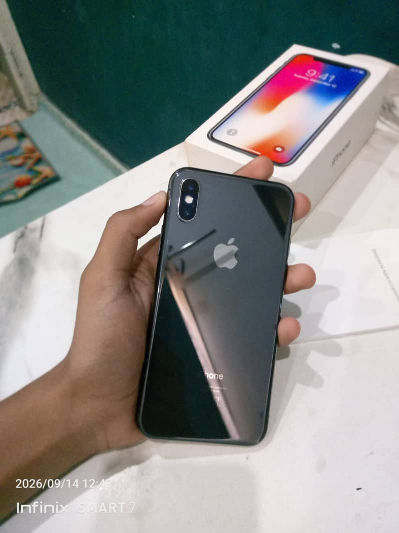 Apple iPhone X 3