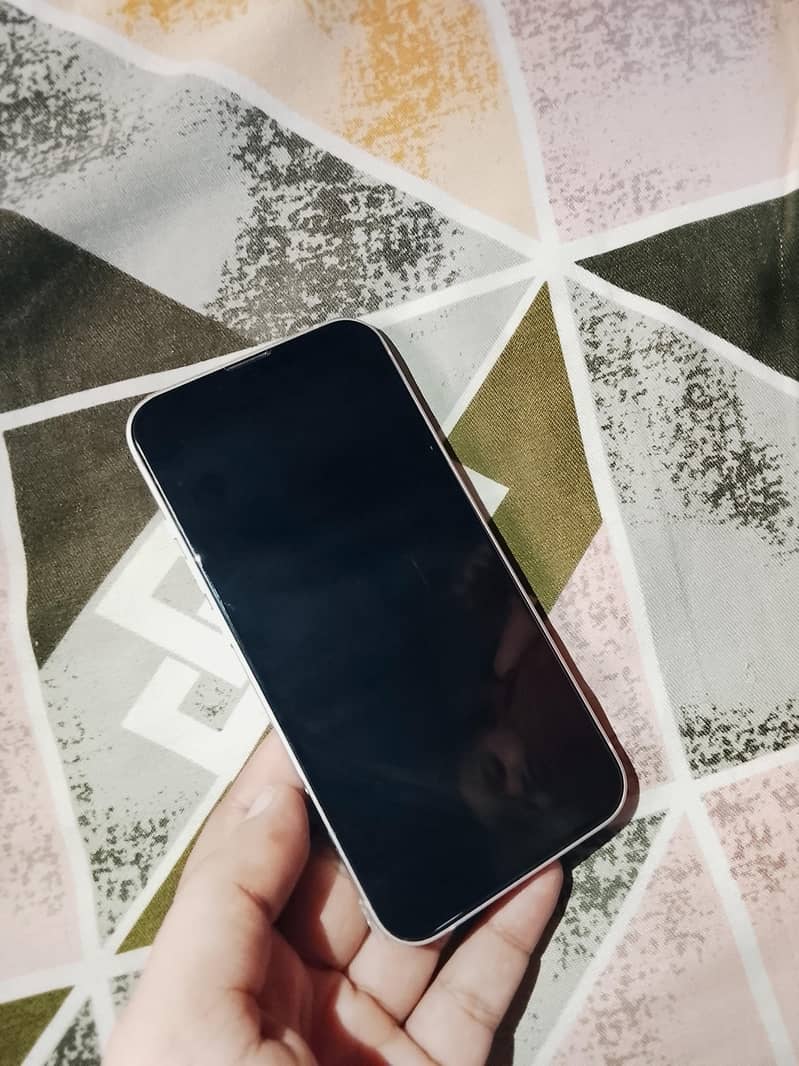 Apple iPhone 13 5