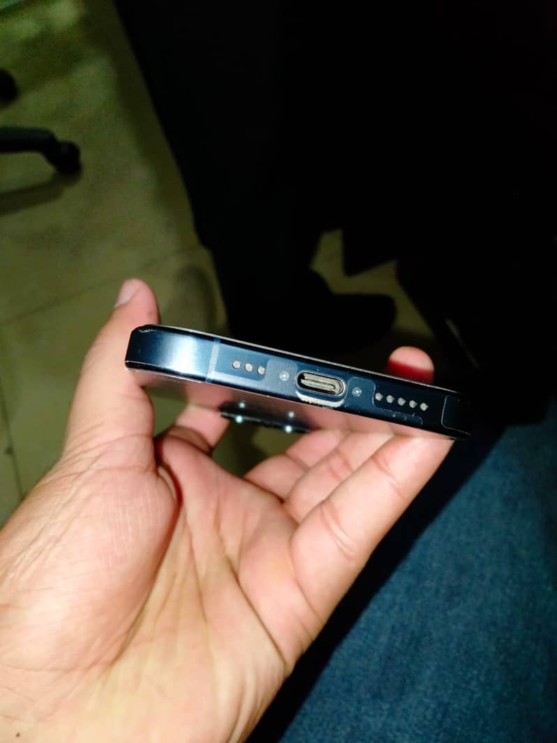 Apple iPhone 15 Pro 2