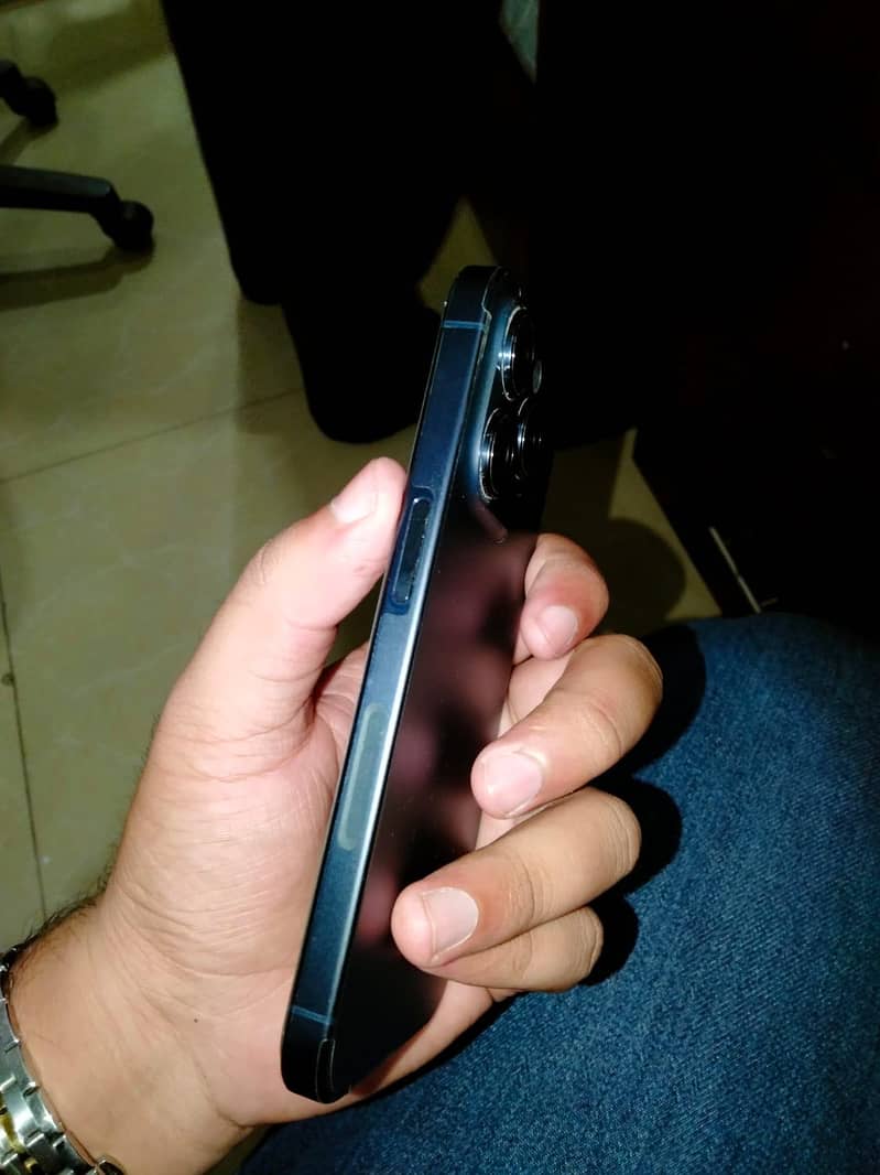 Apple iPhone 15 Pro 6