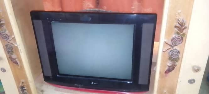 LG FLAT SCREEN GOOD CONDITION TV with / remote