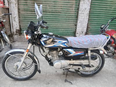 Honda CG 125.2025 model, black   excellent condition, Lahore register