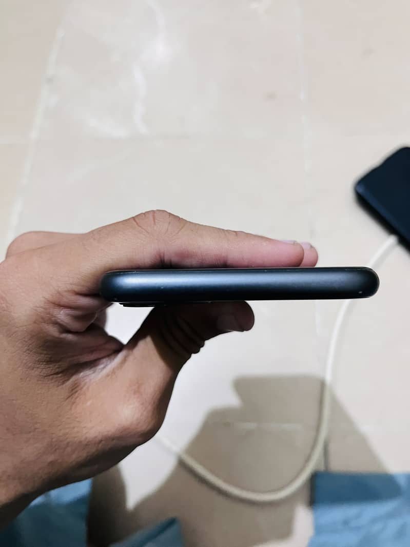 Apple iPhone 11 3