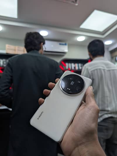 Xiaomi 14 Ultra With Photography Kit