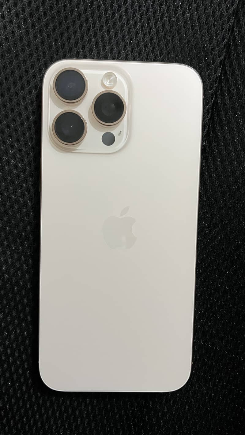 Apple iPhone 16 Pro Max 0