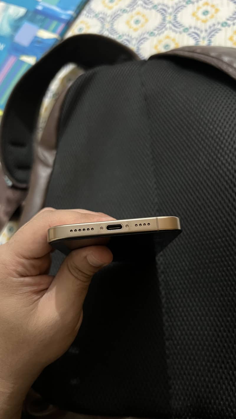 Apple iPhone 16 Pro Max 4