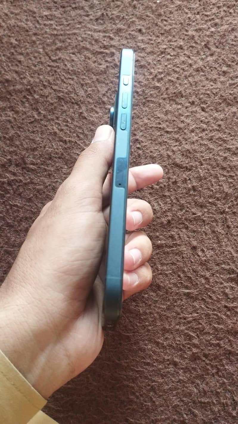 Iphone 15 pro max 4
