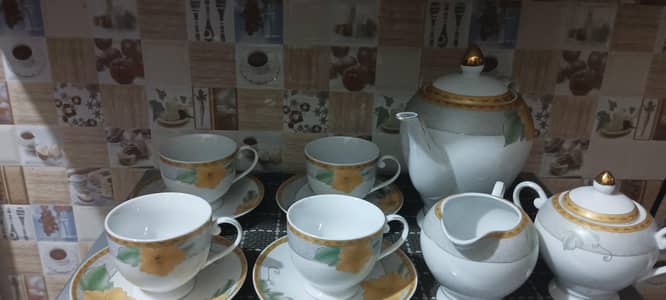tea set white and yellow