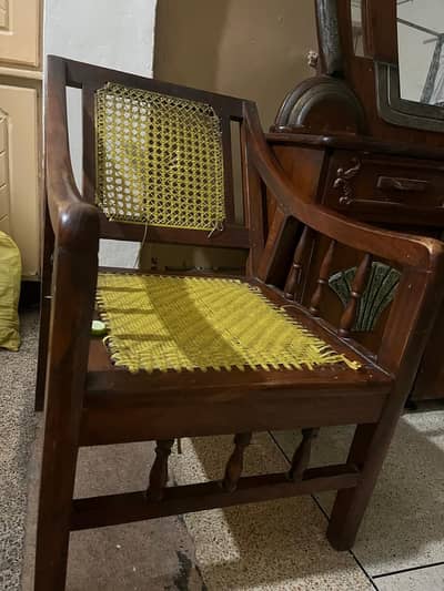 pure quality 2 chairs and one mirror table