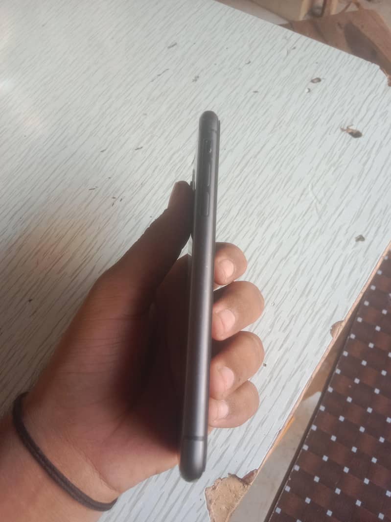 Apple iPhone 11 3