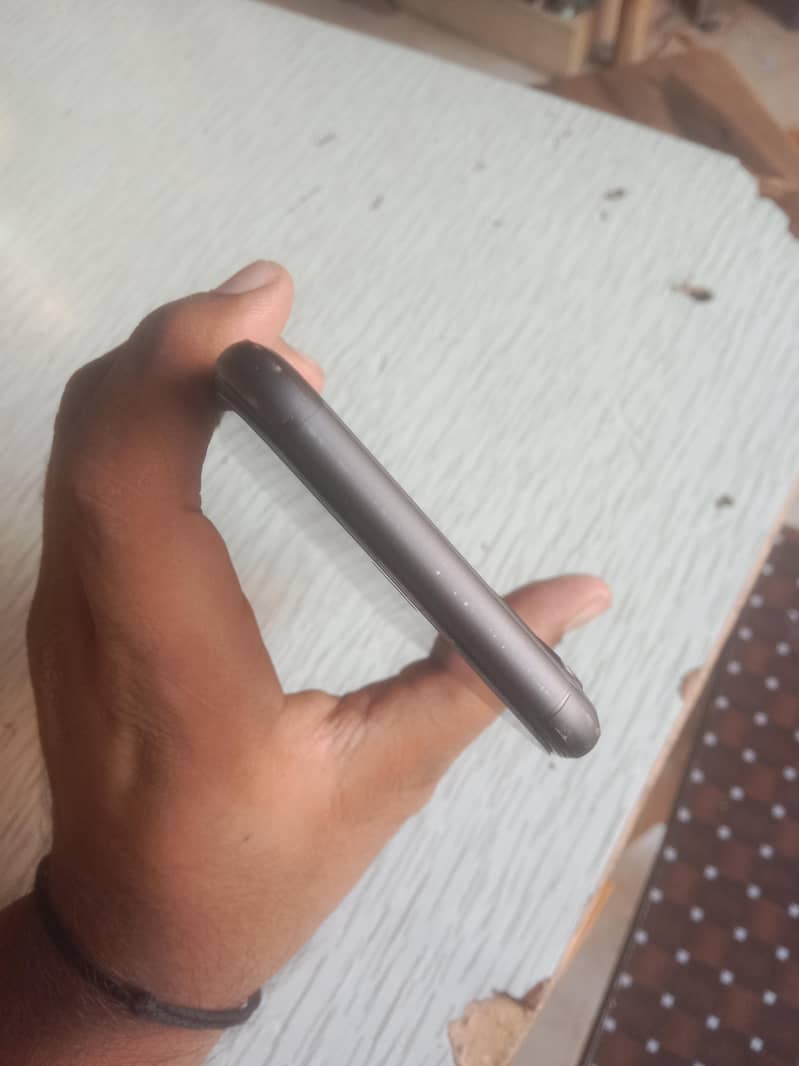 Apple iPhone 11 4