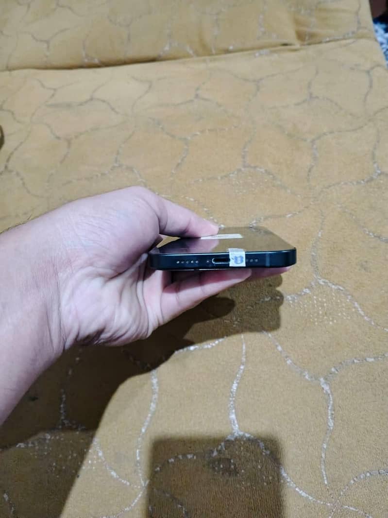 Apple iPhone 12 4