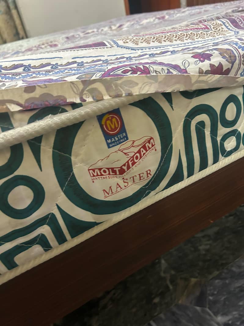 bed or matres 9