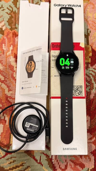 Samsung Galaxy Watch 4 (40mm) Complete Box & Charger