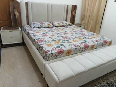 Queen size Bed set
