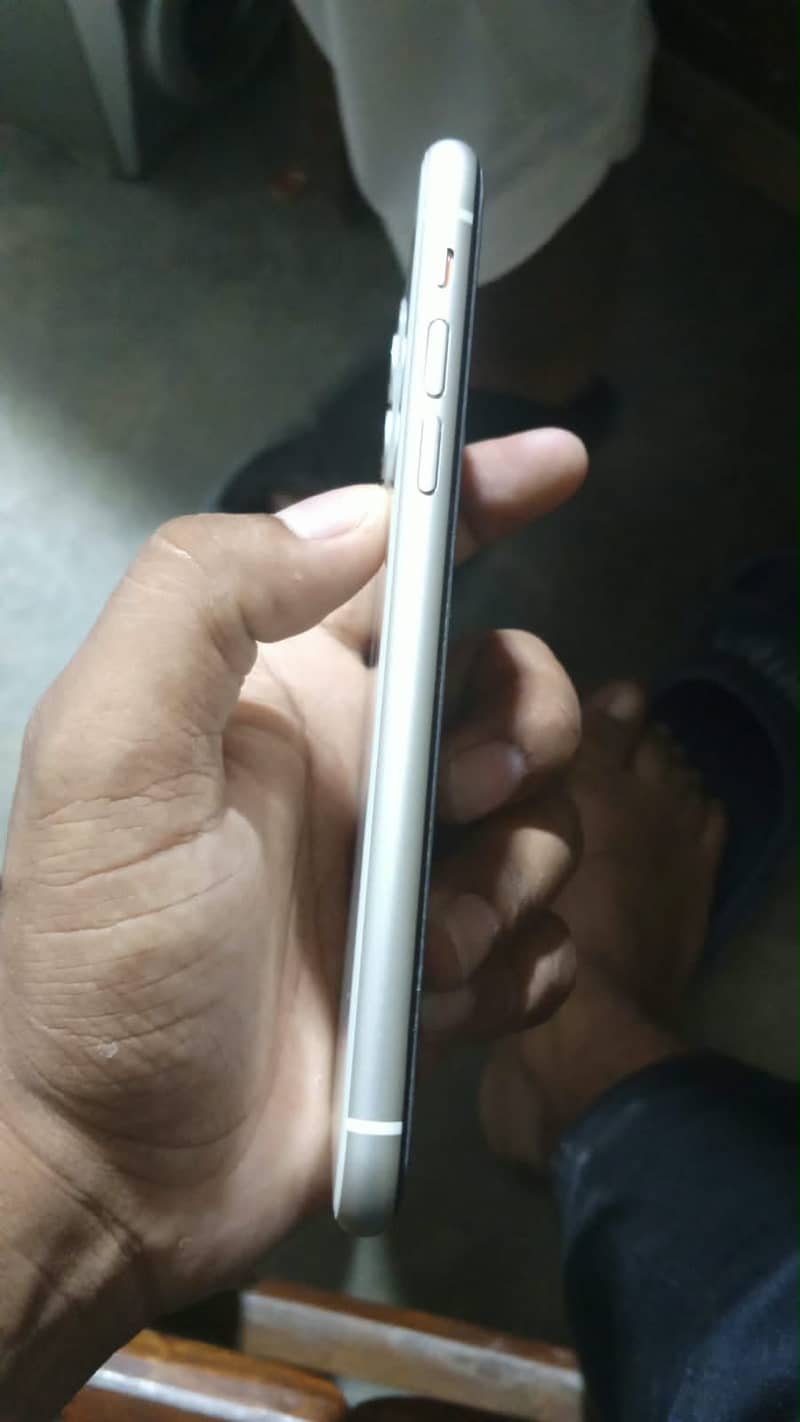 Apple iPhone 11 0