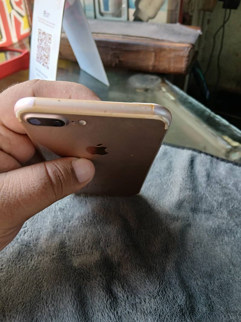 Apple iPhone 7 Plus 3