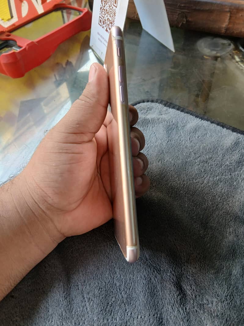 Apple iPhone 7 Plus 6